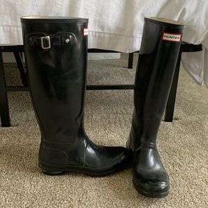 Womens size 8 Black Tall Hunter Boots w/ Hunter Cleaner